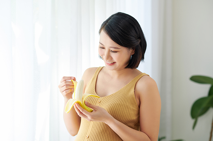 المرأة الحامل ، هذه هي الفوائد الأربع لأكل الموز للجنين