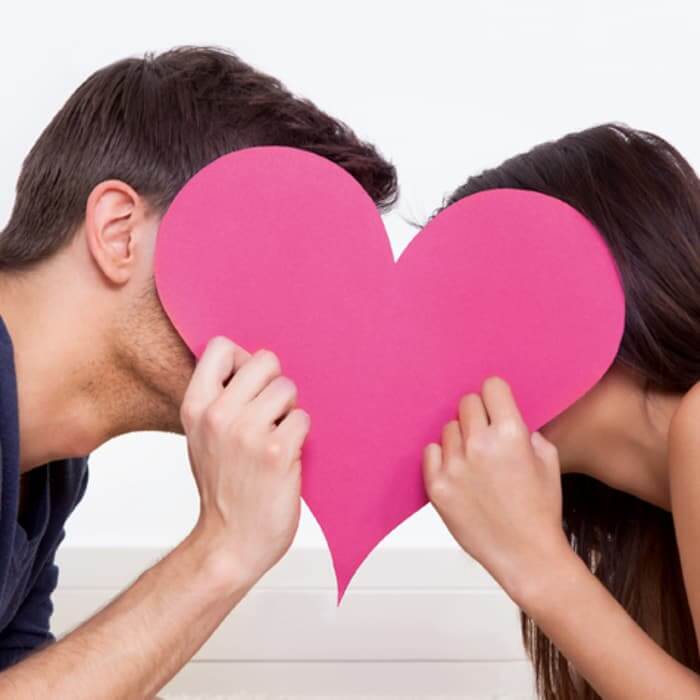 ทำความรู้จักประโยชน์ของ "การจูบ" เพื่อสุขภาพและคู่ของคุณ