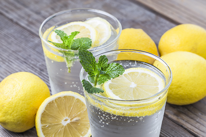 Limonlu Suyun Karın Ağrısını Azaltmak İçin 2 Faydası