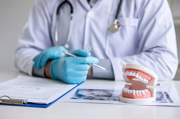 Ketahui Perbezaan Antara Doktor Gigi Umum dan Prostodontis