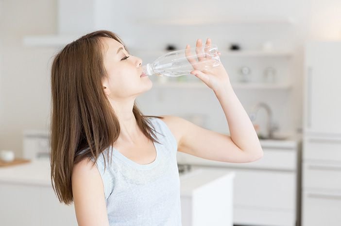健康のために定期的に水を飲むことの6つの利点