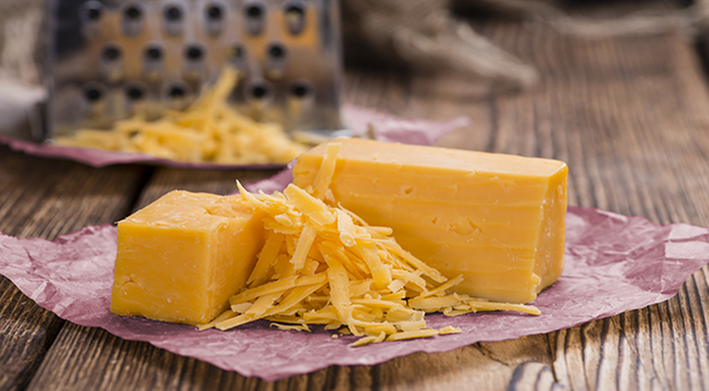 الأسباب التي تجعل الجبن مفيدًا لمن يتبعون نظامًا غذائيًا