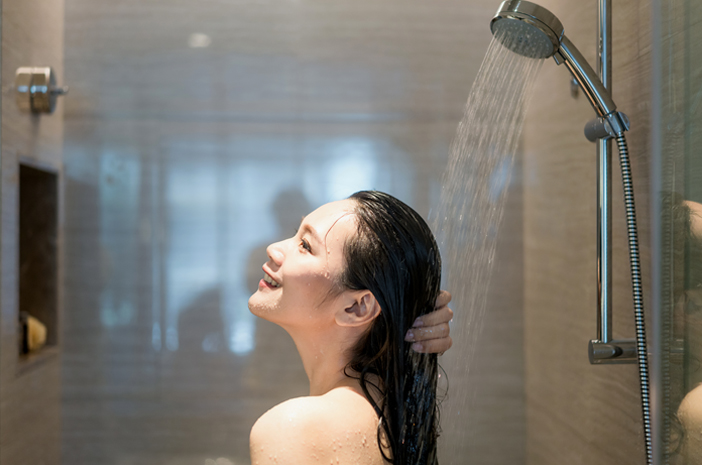 الاستحمام ليلا يمكن أن يسبب الروماتيزم؟