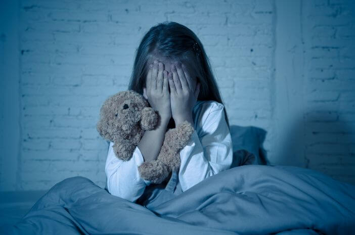 الأطفال يبكون بشكل هستيري أثناء نومهم ، احذروا الرعب الليلي