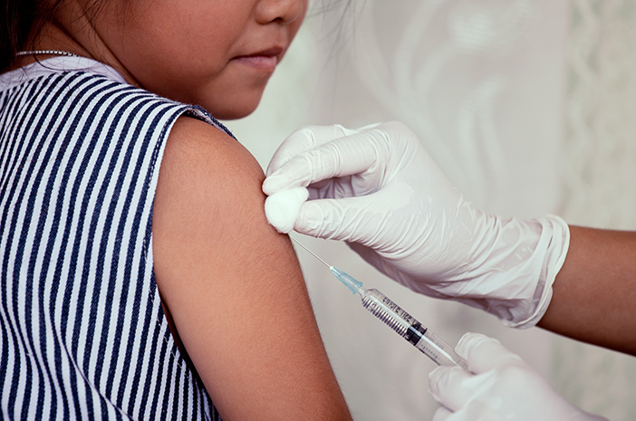 الحمى بعد التطعيم ضد الحصبة ، ها هو الشرح
