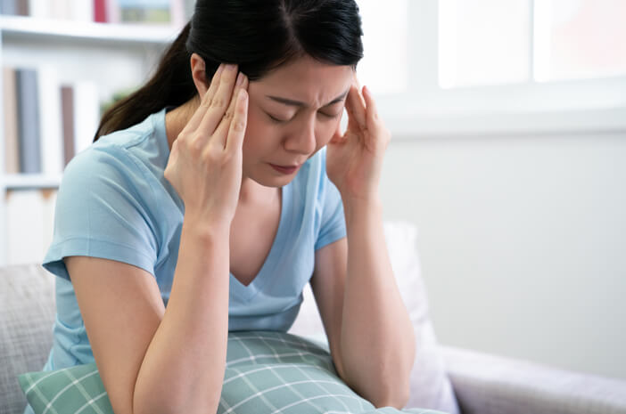 突然の頭痛、これらの5つの方法で治療する