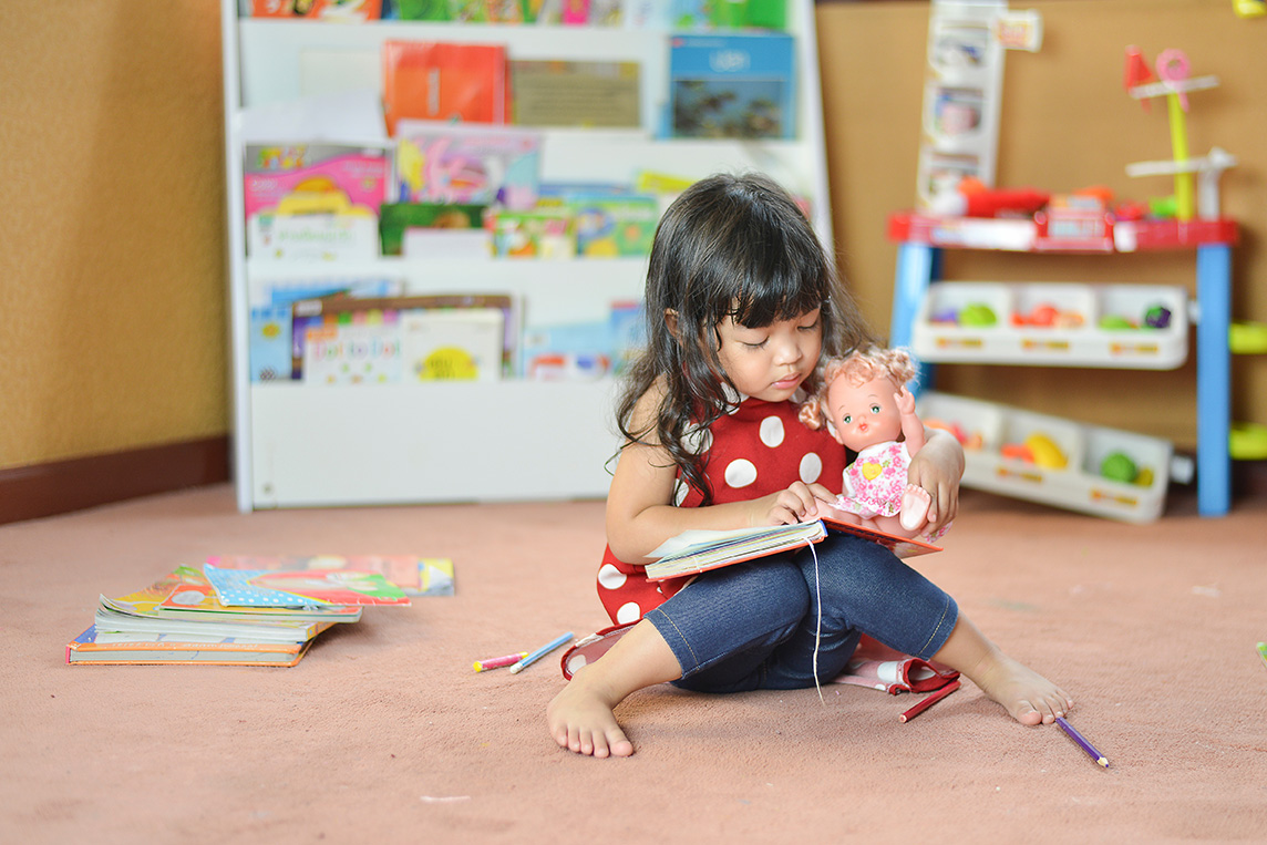 Pada usia berapa kanak-kanak harus mula belajar membaca?