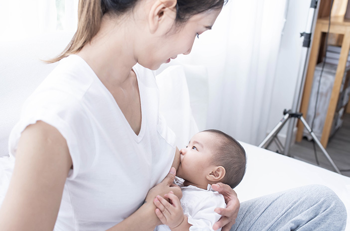 Ползите от ваксината COVID-19 за кърмещи майки