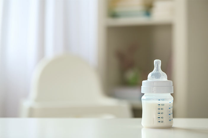 Berapa Banyak Susu Payudara Yang Diperlukan Bayi Baru Lahir?