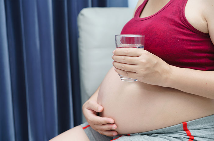 شرب الماء المثلج خطير على المرأة الحامل ، خرافة أم حقيقة؟
