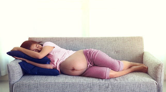 Опасни пози за сън за бременни жени